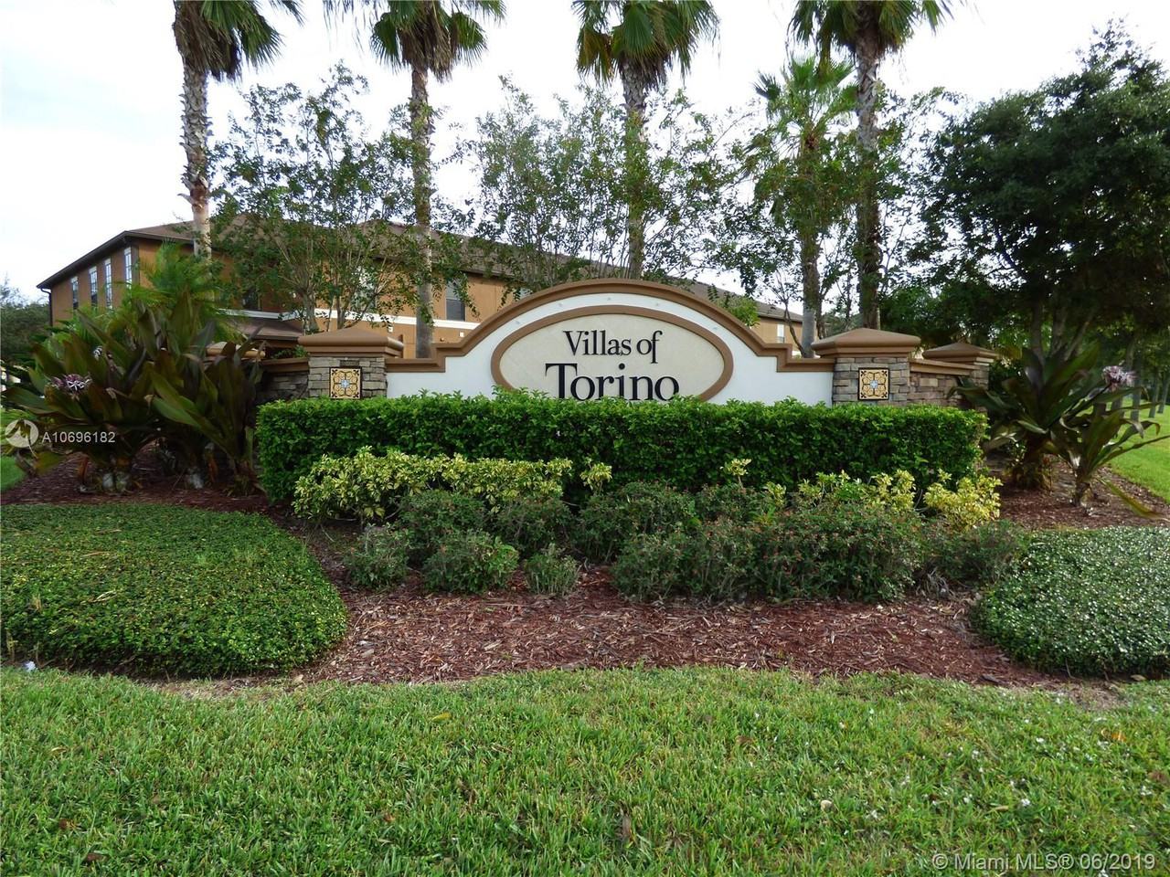 5077 NW Coventry Cir - Photo 2 of 22