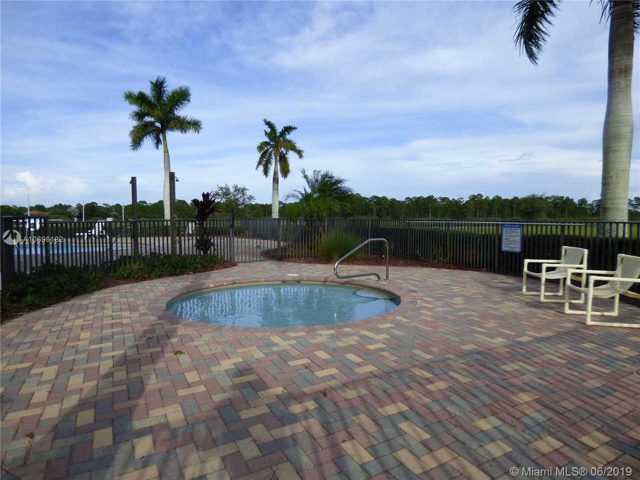 5077 NW Coventry Cir - Photo 3 of 22