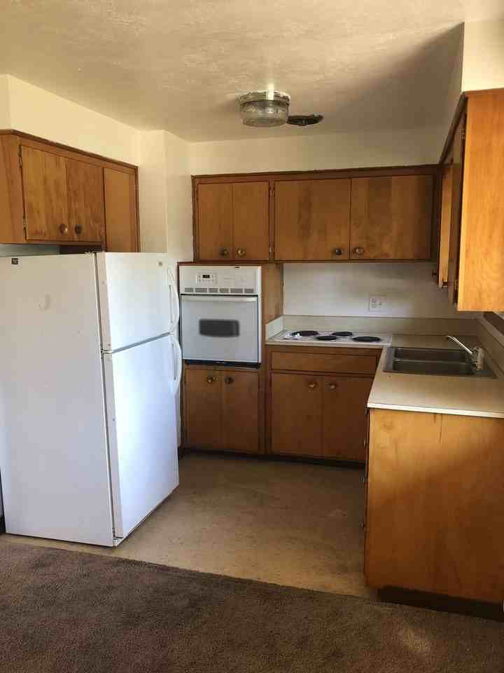 2030 Myrtle Ave NE - Photo 2 of 10