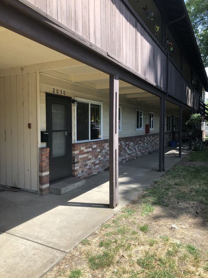 2030 Myrtle Ave NE - Photo 3 of 10