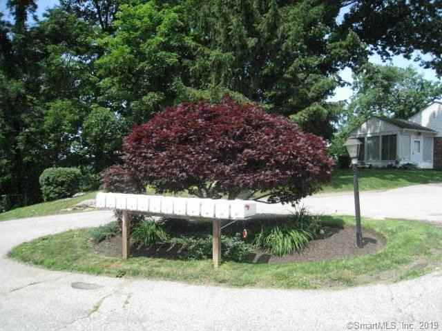 4 Boxwood Dr - Photo 2 of 19