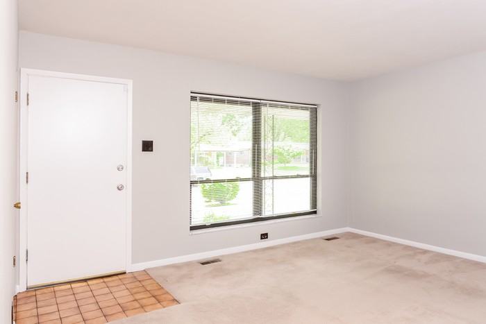 255 Paul Ave - Photo 2 of 11