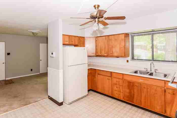 255 Paul Ave - Photo 3 of 11