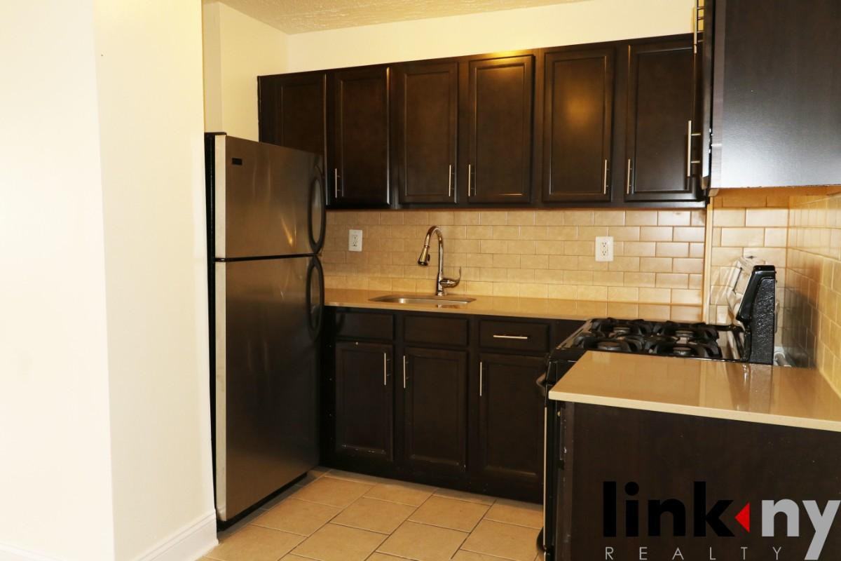 40 E Sidney Ave #4N