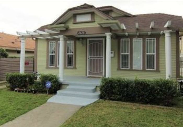 2626 S Longwood Ave - Photo 2 of 38