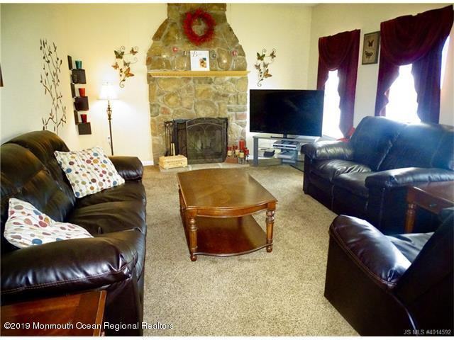 232 Hemlock Ln - Photo 2 of 12