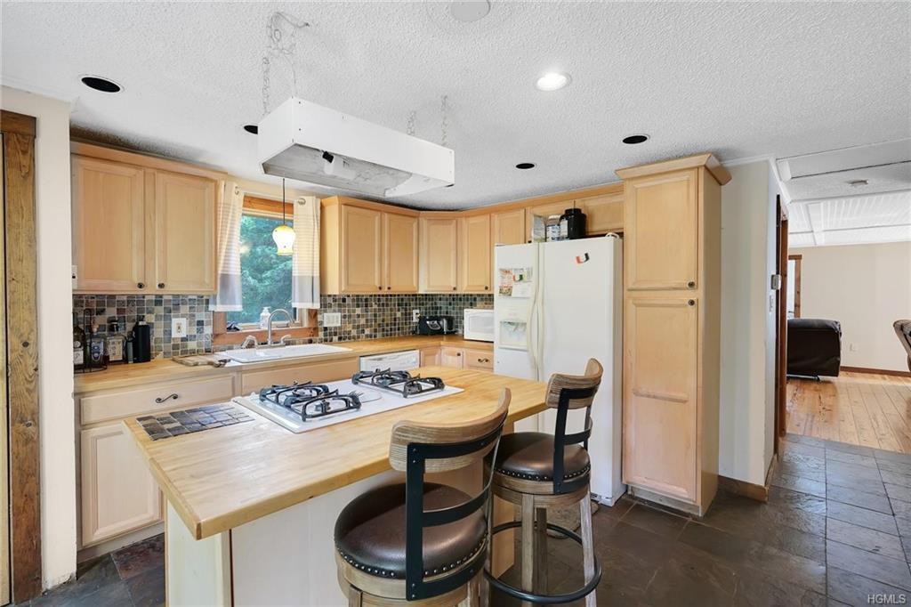 39 Lakeside Drive - Photo 2 of 18