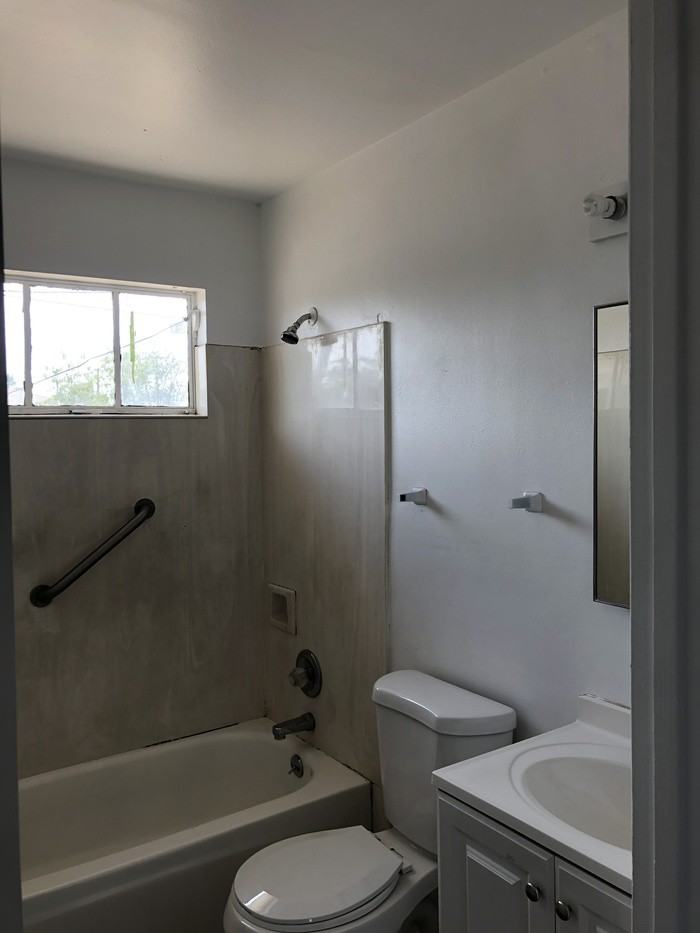 2309 N 40th Dr - Photo 3 of 11