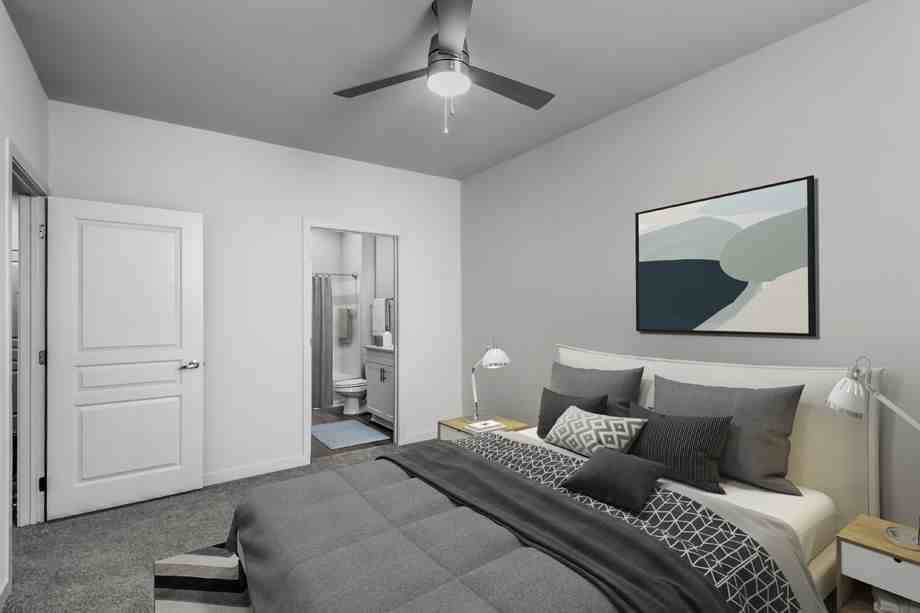 Camden Dilworth - Photo 6 of 33