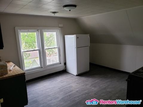 133 E Lloyd St - Photo 2 of 7