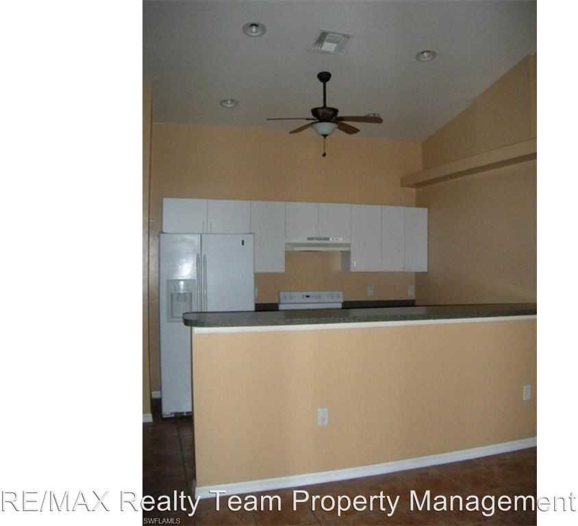 213 SE 23rd Pl - Photo 3 of 15