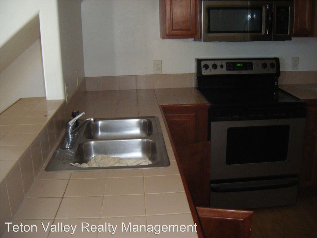 391 Forest View Dr - Photo 2 of 10