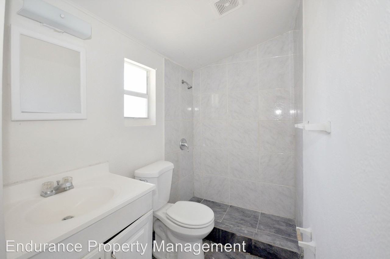 820 21st St - Photo 2 of 10