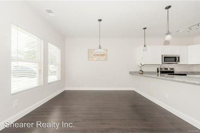 2573 Hemphill St - Photo 3 of 11