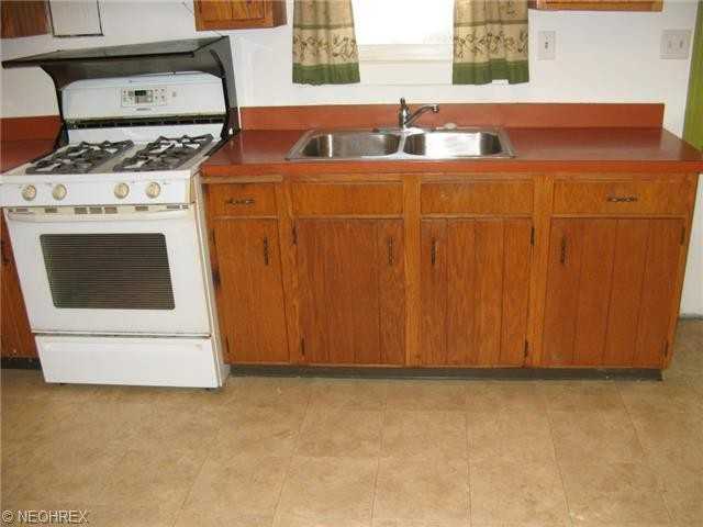 128 Lakeview Blvd - Photo 2 of 2