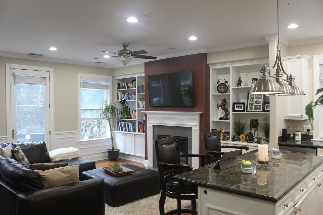 1355 N Mohawk St - Photo 2 of 10