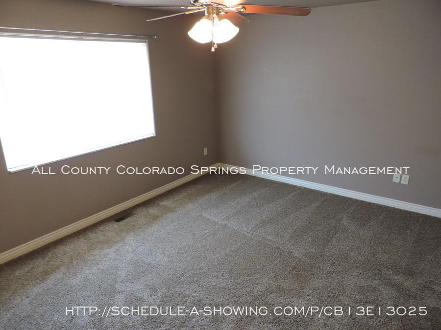 996 S Palomar Dr - Photo 3 of 19