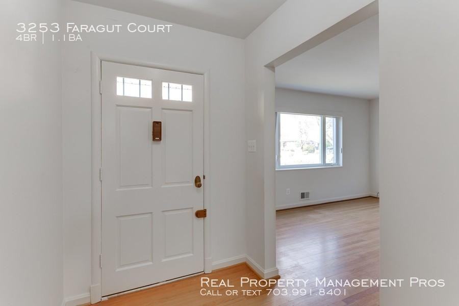 3253 Faragut Ct - Photo 3 of 41