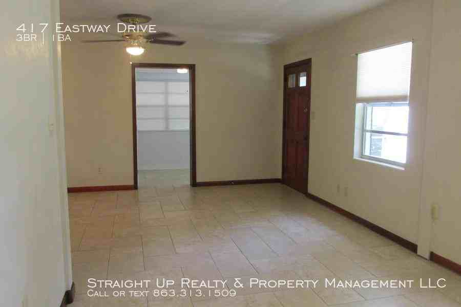 417 Eastway Dr - Photo 3 of 19