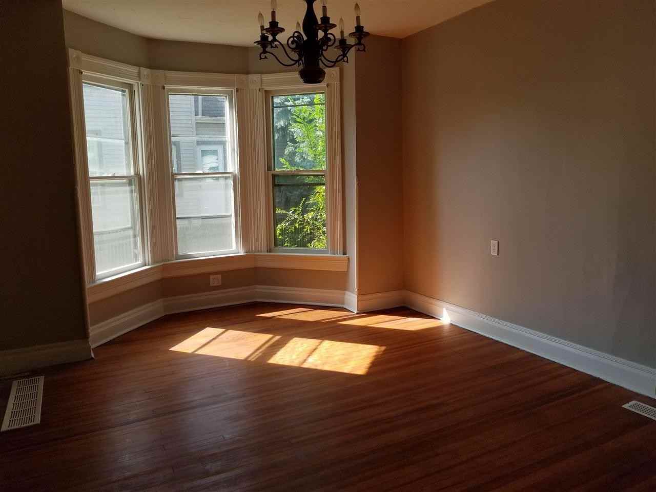 818 15th St - Photo 3 of 19