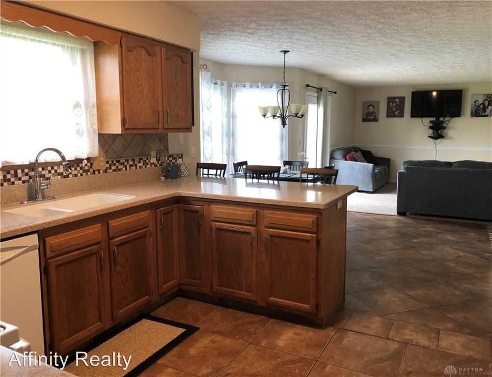 2565 Childers Dr - Photo 3 of 8