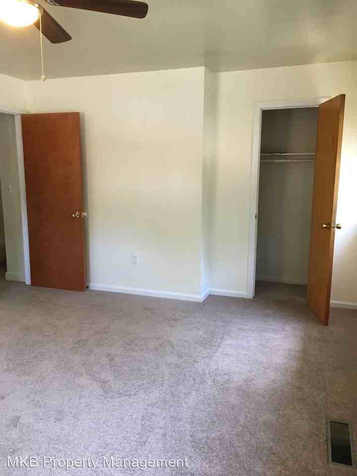 2437 Brambleton Ave SW - Photo 3 of 8