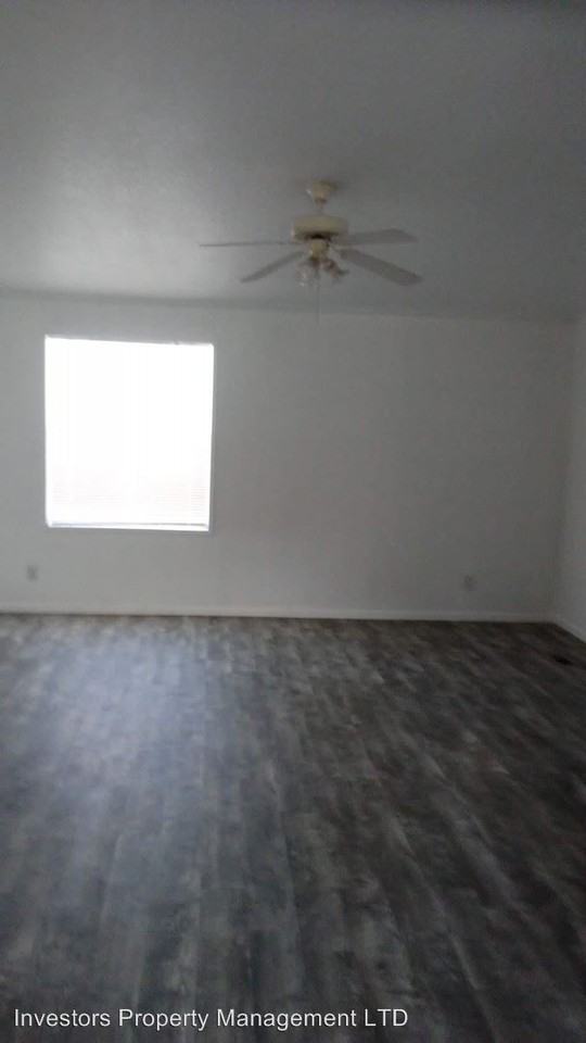 1467 Live Oak Dr - Photo 3 of 15