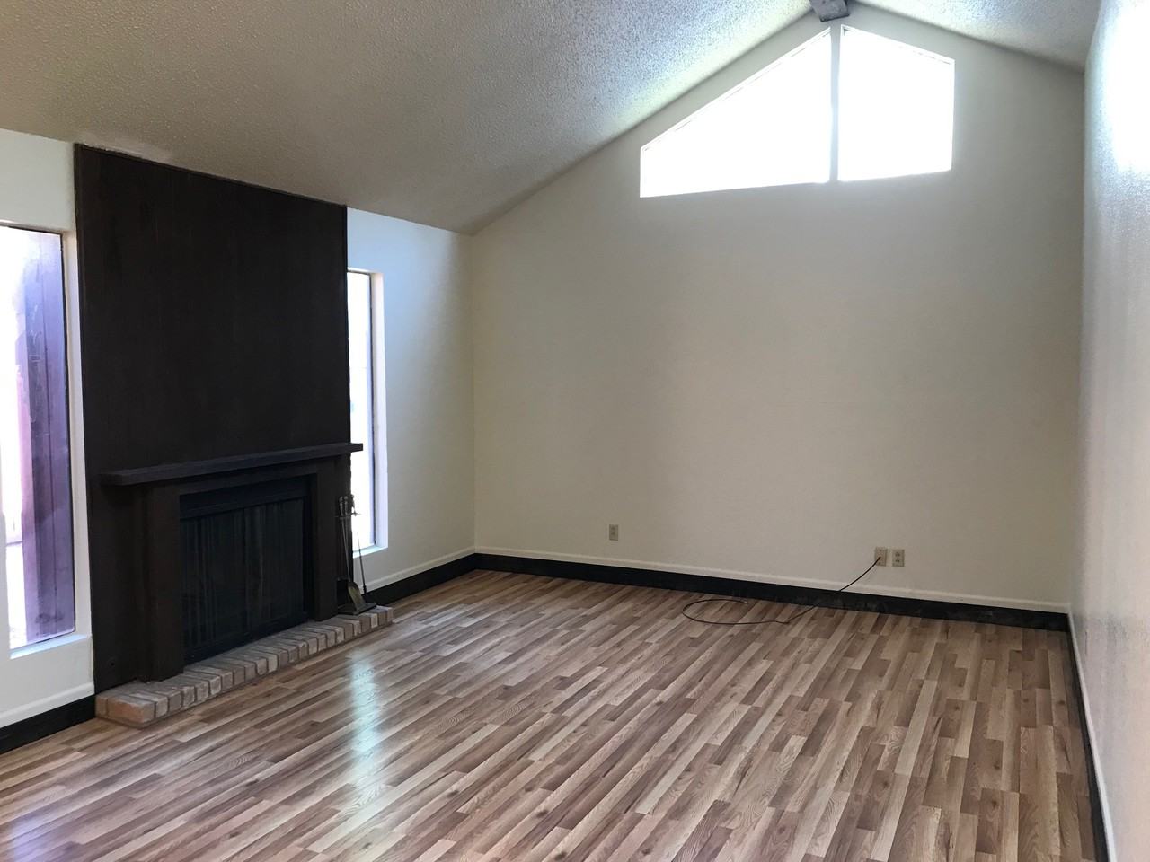 4239 Siesta Ln - Photo 3 of 20