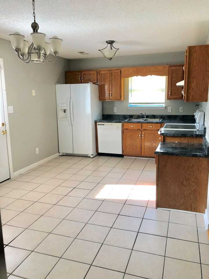 1306 Keith Valley Rd Se - Photo 3 of 15