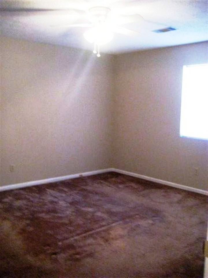 1908 Karen Cir - Photo 2 of 6