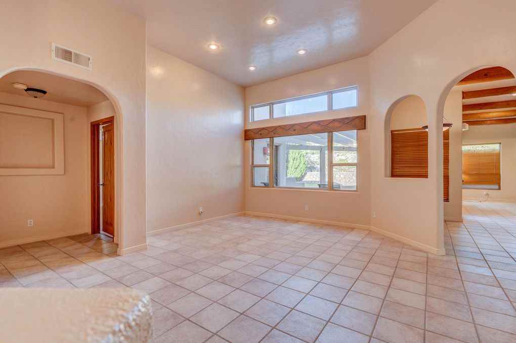 1004 Calle Parque Dr - Photo 3 of 24