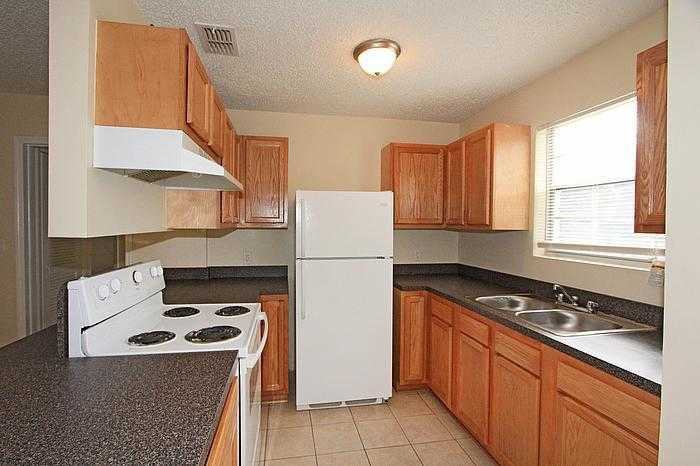 1121 La Marche Dr - Photo 3 of 11