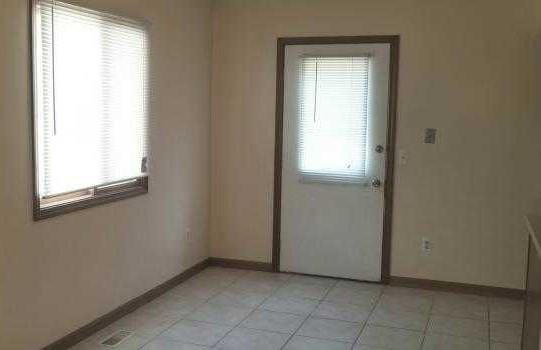 305 S Saginaw St - Photo 3 of 8