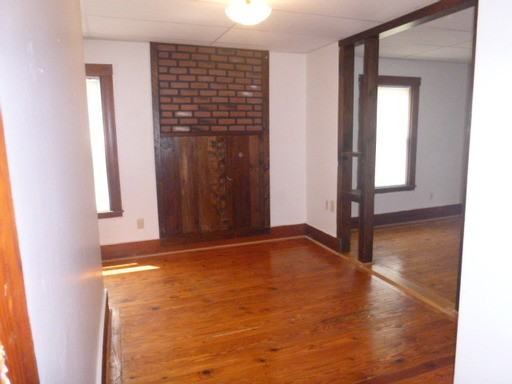 112 N Main St - Photo 3 of 8