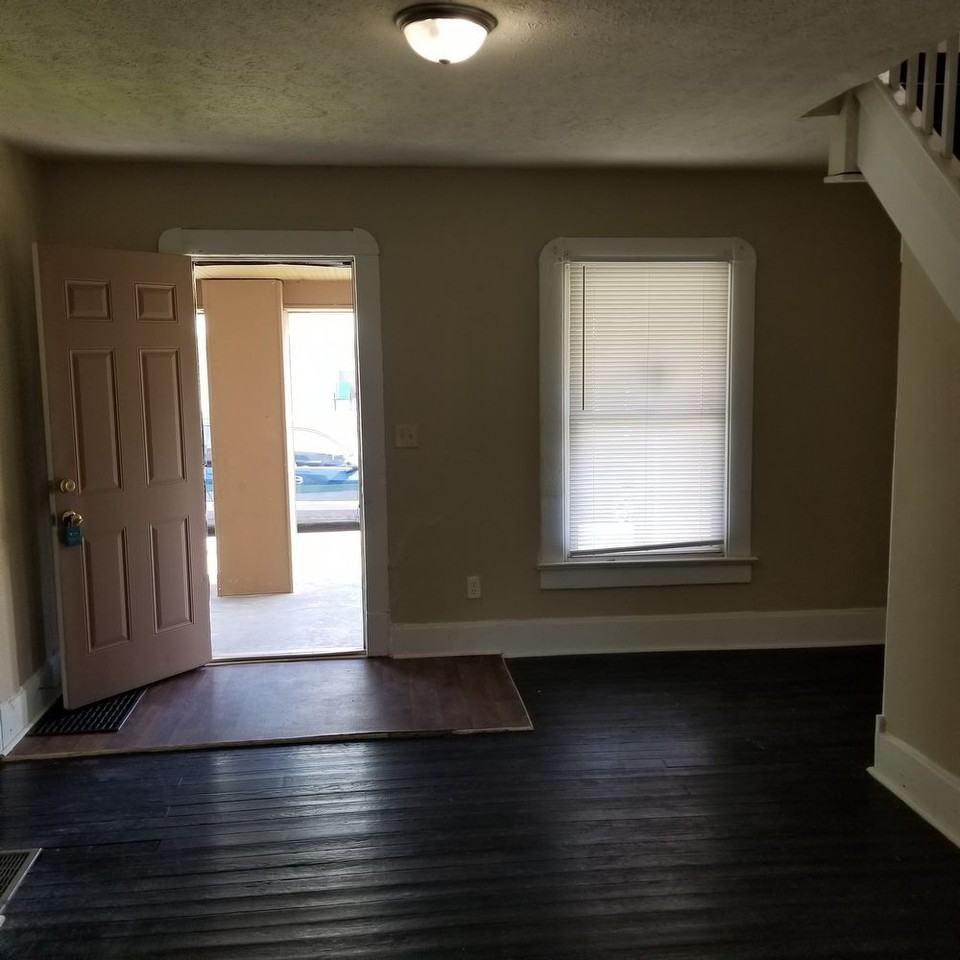 1849 Westview Dr - Photo 2 of 9