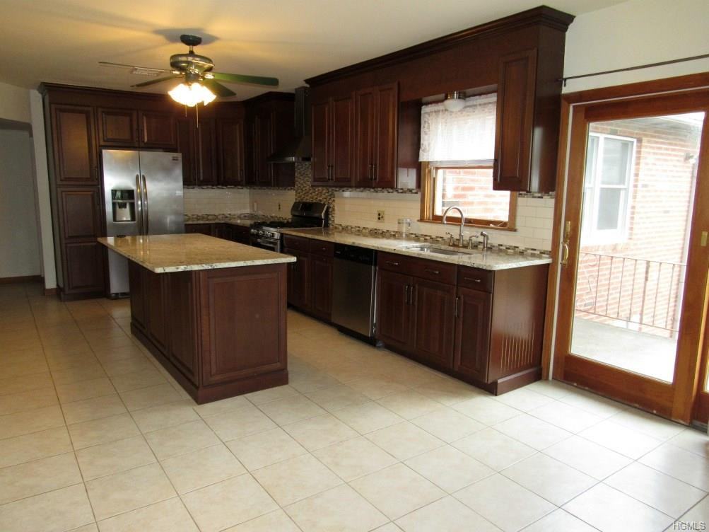 42 Lee Ave - Photo 3 of 16