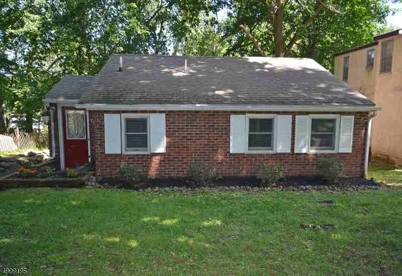 72 Maple St - Photo 2 of 24