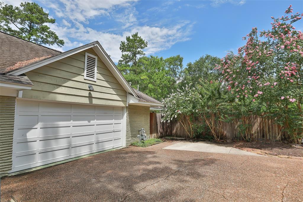 11602 Monica Ln - Photo 3 of 42