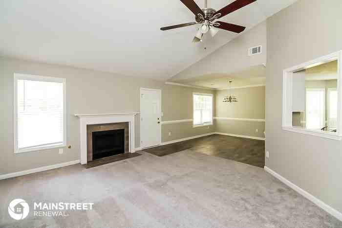 1012 Forest Glen - Photo 3 of 16