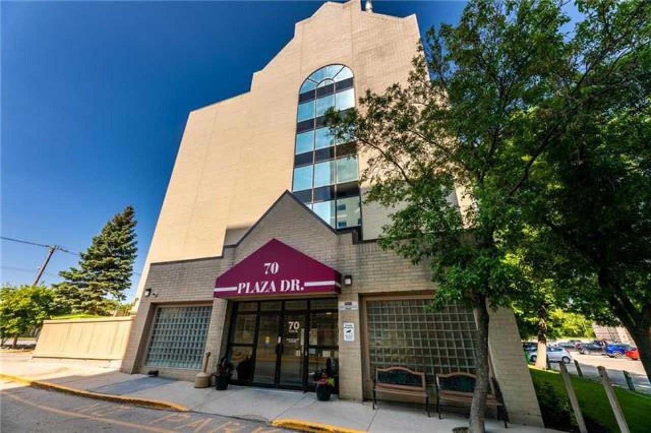 70 Plaza Drive 1210, Winnipeg, MB R3T 5S1 2 Bedroom Condo for 2,600