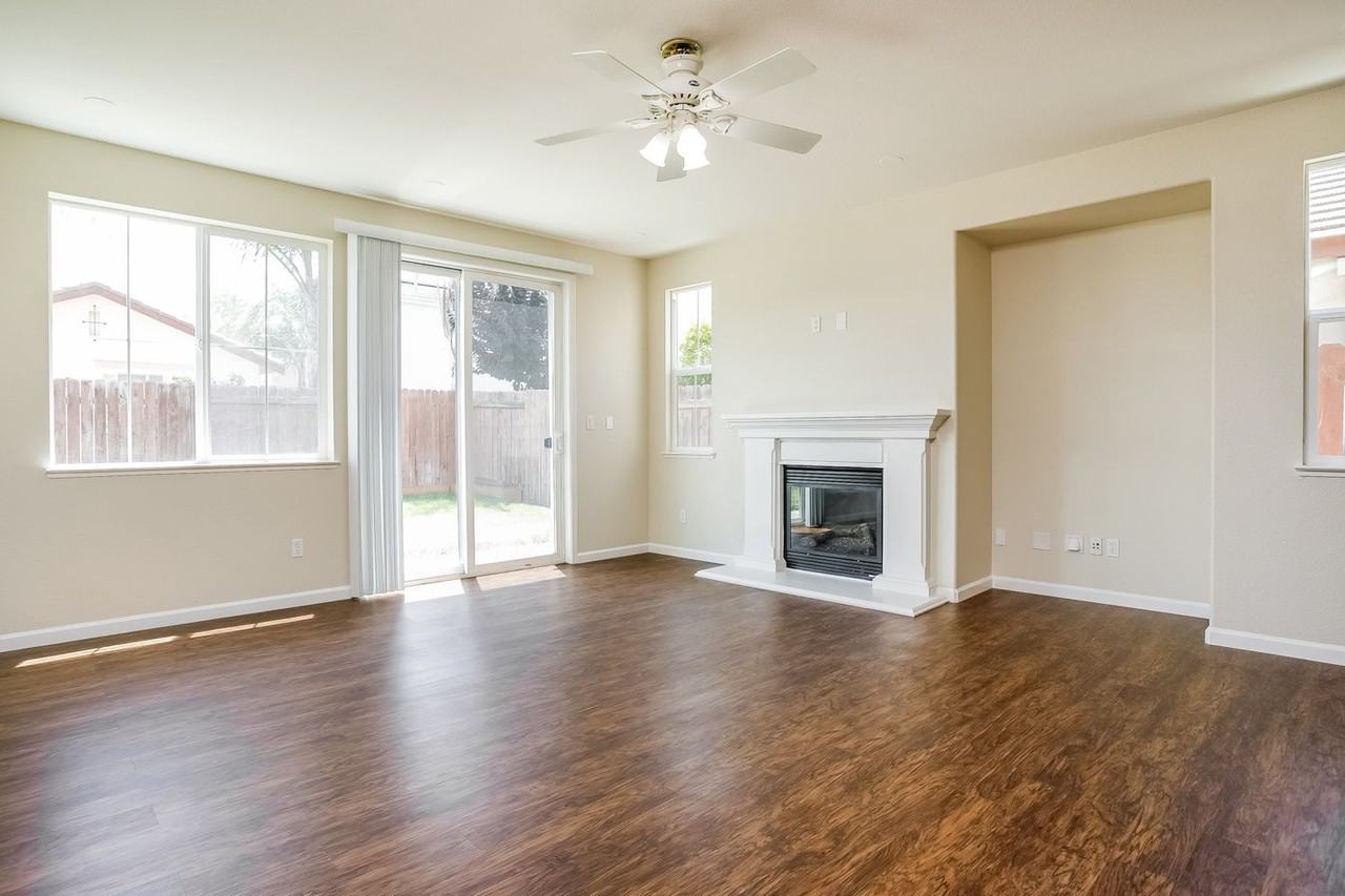 1011 Warhol Way - Photo 2 of 20