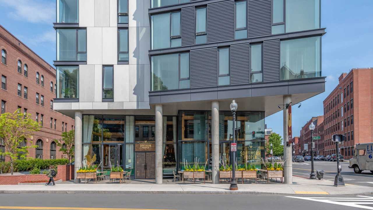 Girard - Photo 7 of 58