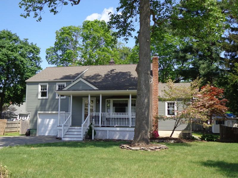 28 Franklin Ave - Photo 3 of 7