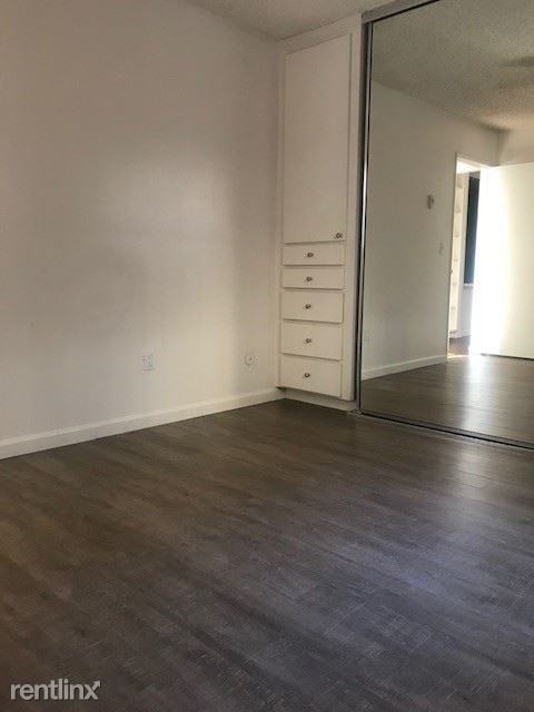 3288 Berger Ave - Photo 3 of 10