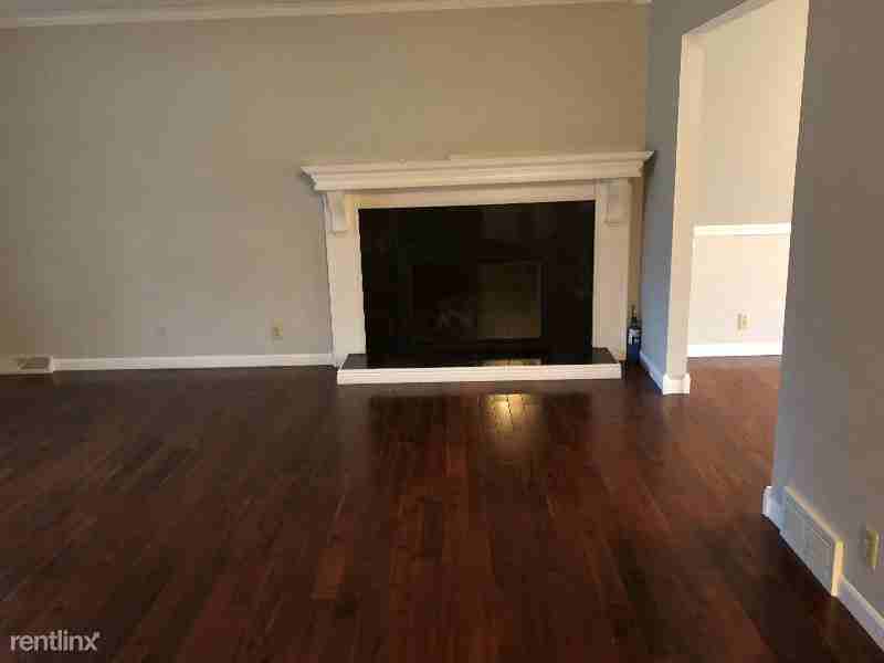19350 N Hills Dr - Photo 3 of 8