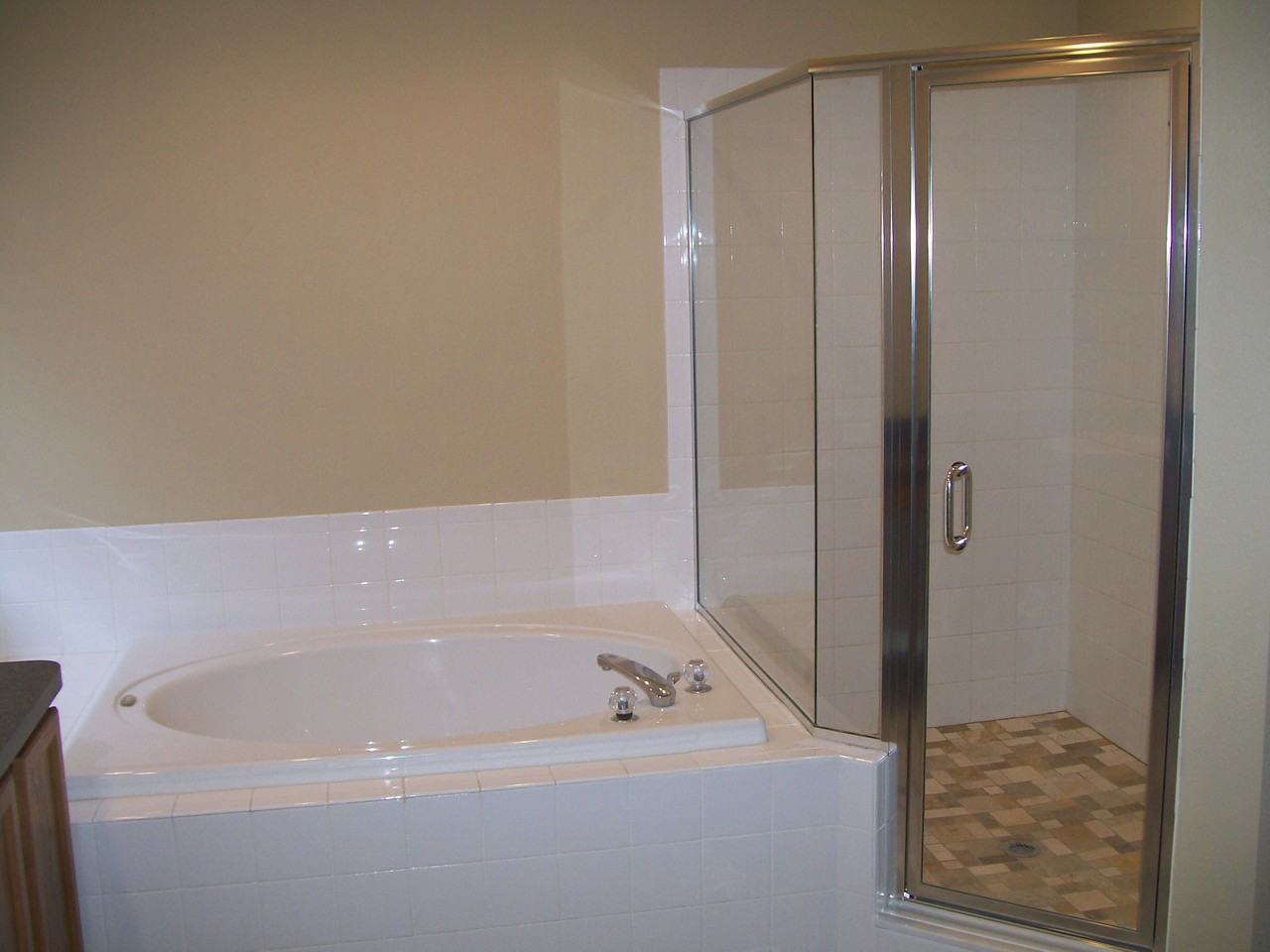 2822 Ravendale Ln - Photo 3 of 15