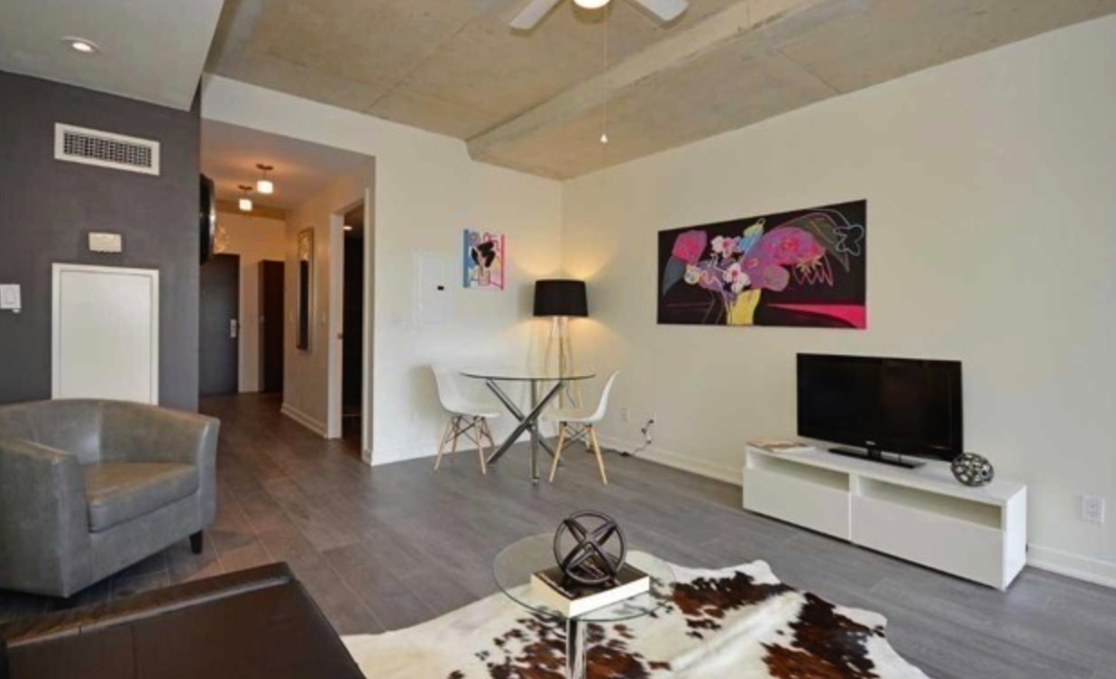 550 Wellington St - Photo 2 of 6