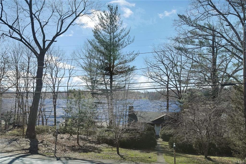 170 Shore Dr - Photo 3 of 30