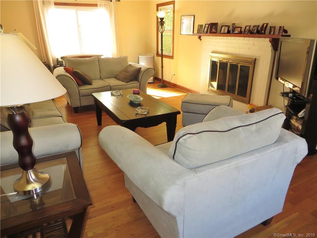 104 Richmond Dr - Photo 2 of 36