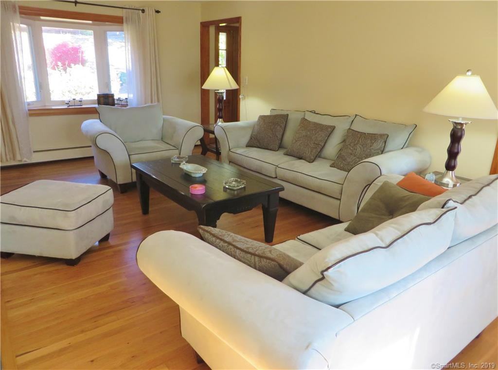 104 Richmond Dr - Photo 3 of 36